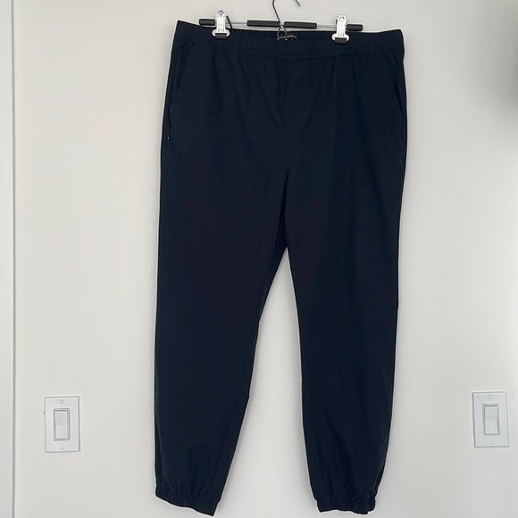 Banana Republic Men’s navy blue parachute pants. Pre-owned. Like new. Size XL - Picture 1 of 13